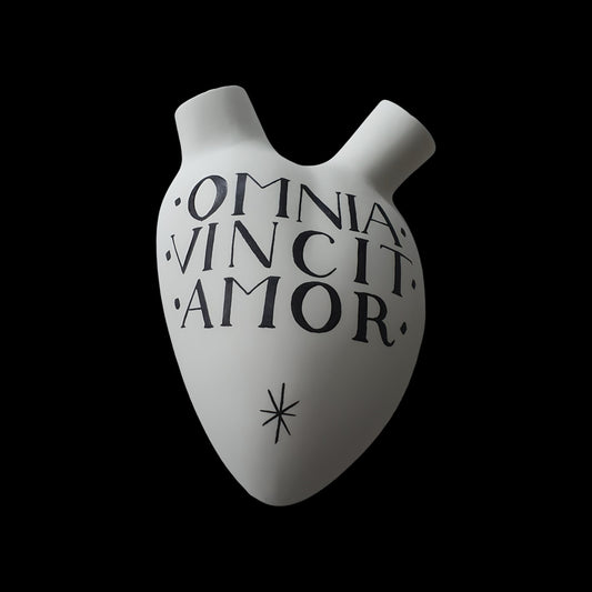 H-66 OMNIA VINCIT AMOR
